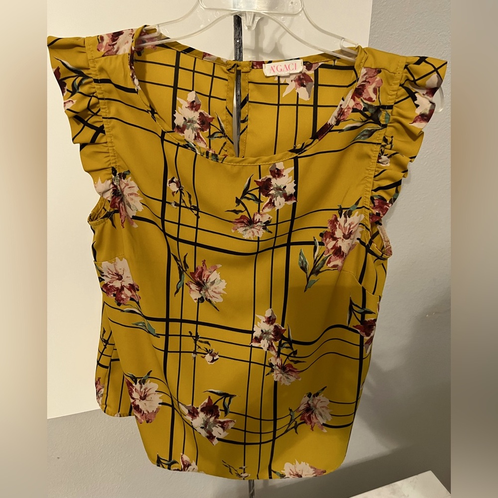 Women Large. Short sleeve. Yellow mustard color